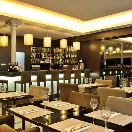 雷斯陶拉多雷斯特里姆酒店 3*